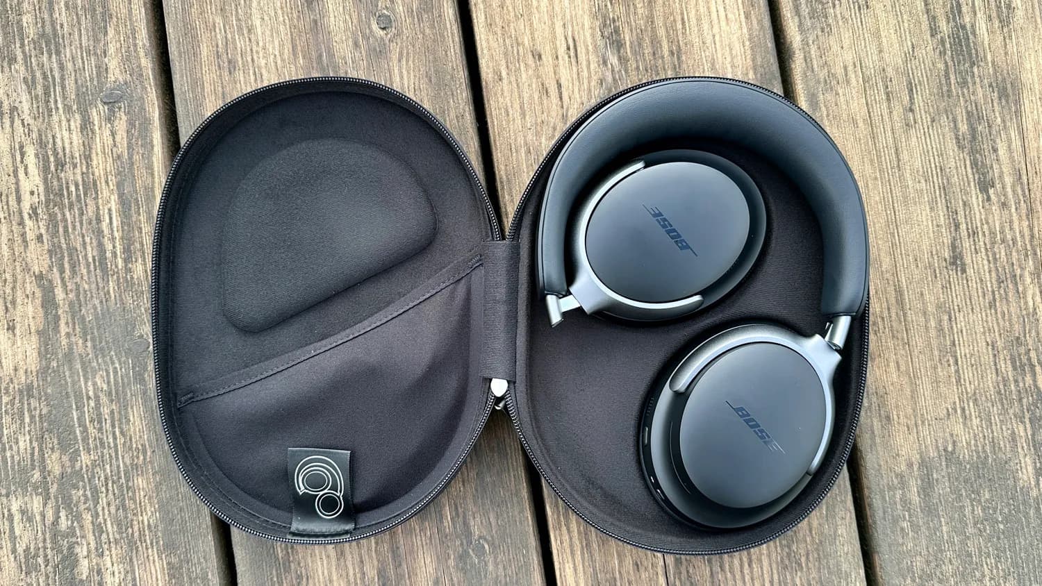QuietComfort Ultra Wireless Headphones thumbnail 2